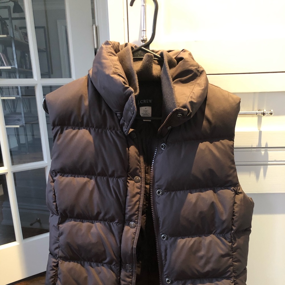 Brown puffer vest, pocket, waist adjustability.